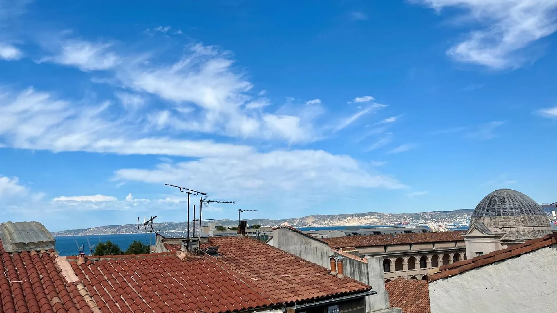 Le Panier - Joli Duplex Centre Ville Historique Avec Grande Terrasse Et Balneo Proche Vieux Port Marseille 0*,