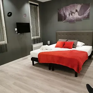 Appartement Gris - - Balneo-jaccuzi, Marseille
